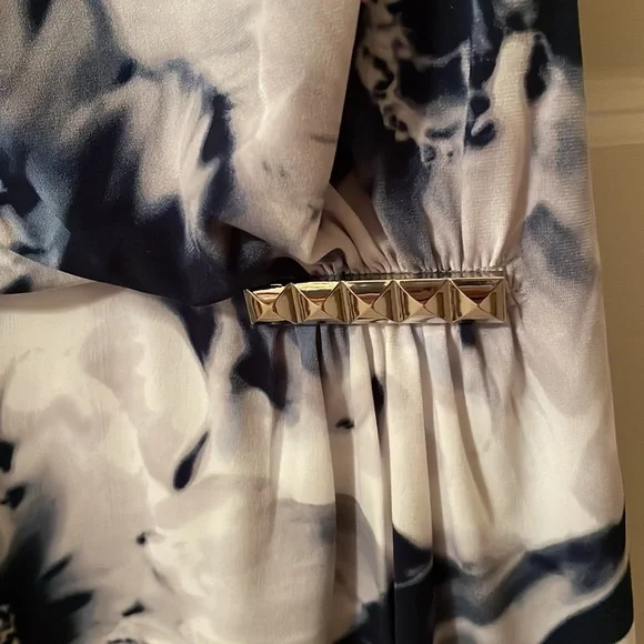 A Pretty Calvin Klein Top! - Picture 7 of 12